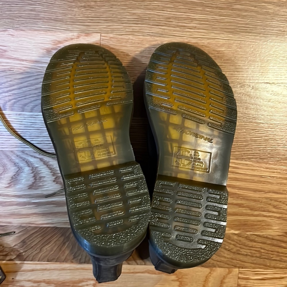 New Dr Martens 1460 brown distressed boots Size 9 - Picture 10 of 14
